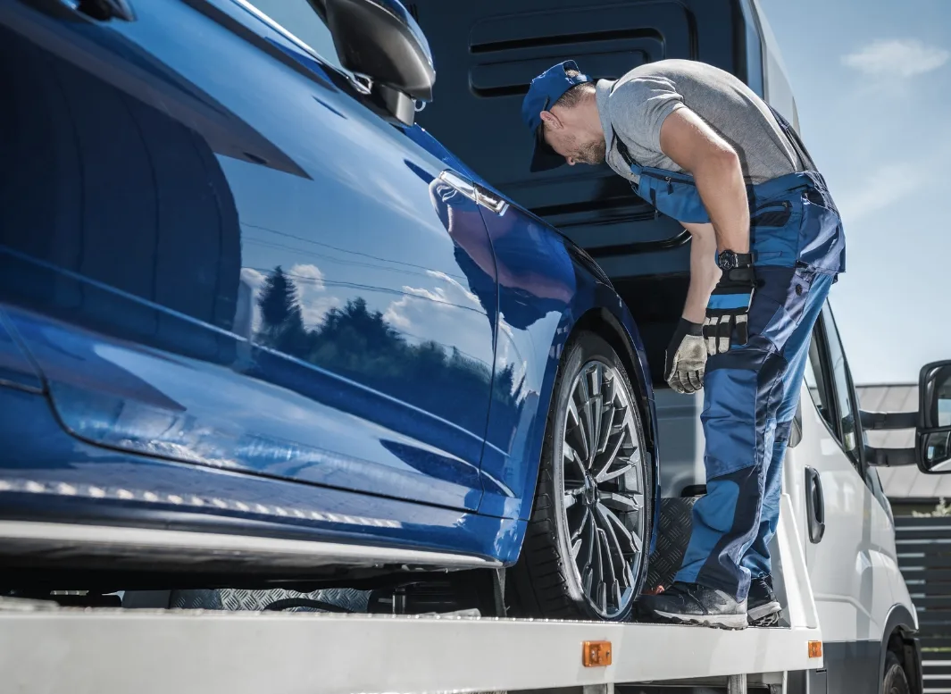 Oakville local tow truck loading vehicle